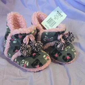 Cuddl Duds Pink and Gray Baby Booties with Pom Poms. Size: 9/10